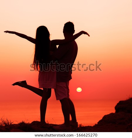 http://thumb1.shutterstock.com/display_pic_with_logo/1767260/166625270/stock-photo-silhouette-couple-in-love-166625270.jpg
