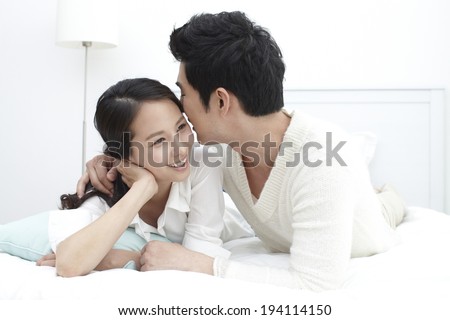 http://thumb1.shutterstock.com/display_pic_with_logo/2277758/194114150/stock-photo-asian-couple-cuddling-194114150.jpg