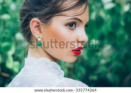 http://thumb1.shutterstock.com/display_pic_with_logo/2673493/335774264/stock-photo-bride-morning-335774264.jpg