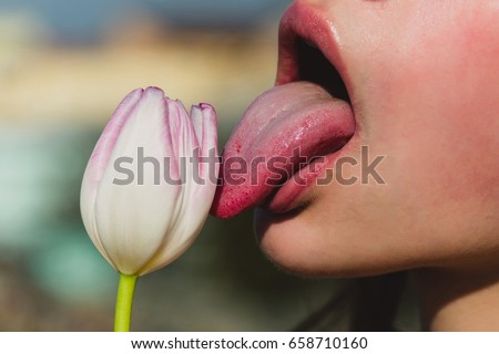 pictures of a boy licking and kissing vulva nude mother and daughter