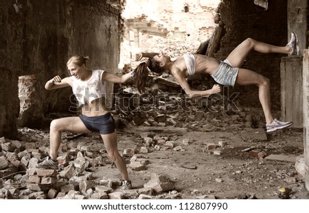 Fist fighting gang Fist fighting gang join