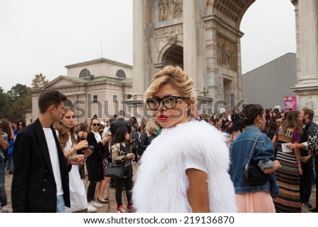 http://thumb1.shutterstock.com/display_pic_with_logo/547726/219136870/stock-photo-milan-italy-september-milan-fashion-week-beautiful-sexy-woman-dressed-in-white-219136870.jpg