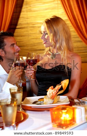 http://thumb1.shutterstock.com/display_pic_with_logo/624661/624661,1322513316,10/stock-photo-couple-dining-in-a-fancy-restaurant-89849593.jpg