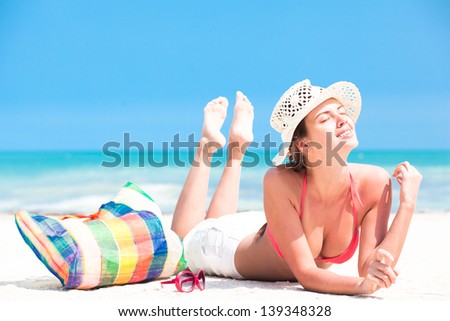 http://thumb1.shutterstock.com/display_pic_with_logo/902485/139348328/stock-photo-woman-in-straw-hat-with-beach-bag-enjoying-her-vacation-139348328.jpg