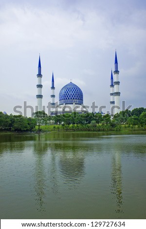  - stock-photo-the-beautiful-sultan-salahuddin-abdul-aziz-shah-mosque-also-known-as-the-blue-mosque-located-at-129727634
