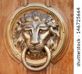 door knocker  handle    lion...