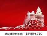 stock-photo-christmas-gifts-154896710.jp