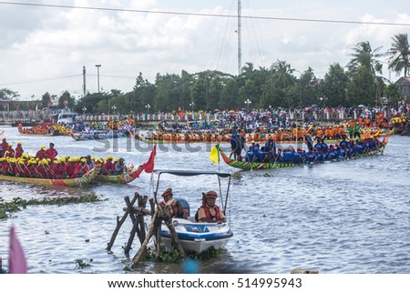 Soc Trang, Vietnam - November 13, 2016: Traditional khmer boat racing named Doi Ghe Ngo held in Soc Trang, November 13, Vietnam.
