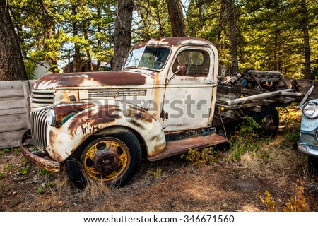 Junk Yard Vehicles Showing Old Rusted Stock Photo 32883553 - Shutterstock