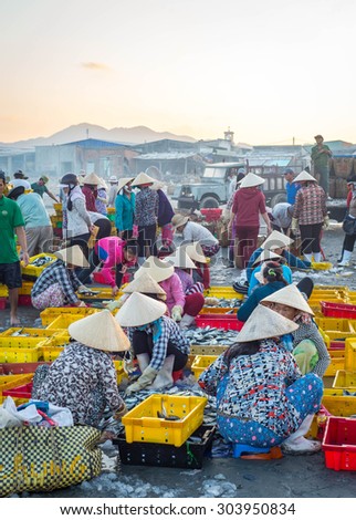 LONG HAI, VIET NAM - MAY 31 2015: People's daily life at fishing village Long Hai, they collecting fresh fishes from boat and open up a market in the early morning