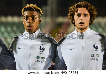 ¿Cuánto mide Adrien Rabiot? - Real height Stock-photo-kyiv-ukraine-september-adrien-rabiot-r-presnel-kimpembe-l-in-action-during-the-490128934