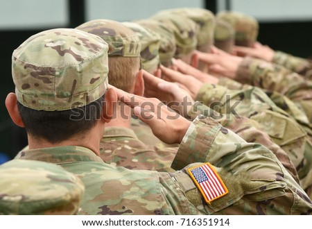 US soldiers giving salute