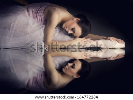 Lying ballerina, reflection on the mirror
