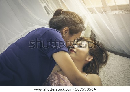 Lesbians kiss in bed Lesbians kiss in bed