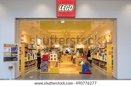 Lego shop europe Europe’s Largest LEGO Store Is Now Open! Just a few moments ago, London’s first, and Europe’s largest LEGO brand store has finally opened its doors to the LEGO faithful. Though this piece of news is thousands of miles away from where we are, the excitement of the occasion is pretty contagious.