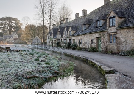 Morning Mist, Arlington Row, Bibury, Gloucestershire, England бесплатно