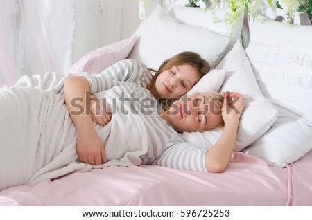 in bed daughter teen