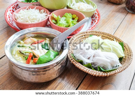 Boiled Thai rice vermicelli eaten with chicken Thai curries