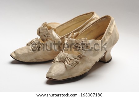 Pair Of Antique Women Pretty Shoes Decorated With Bows Pair Of Antique Women Pretty Shoes Decorated With Bows