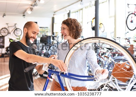 Bicycle shop consulting - salesman and customer in conversation