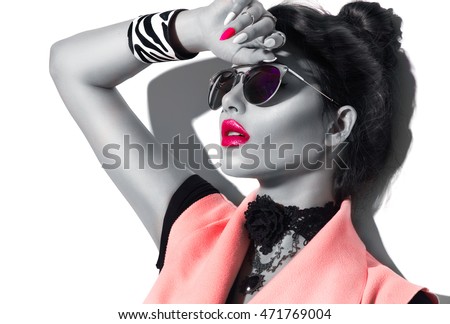 Beauty Fashion model girl black and white portrait, wearing stylish sunglasses. Sexy woman portrait with perfect makeup and manicure, trendy accessories and fashion wear. Beauty trends