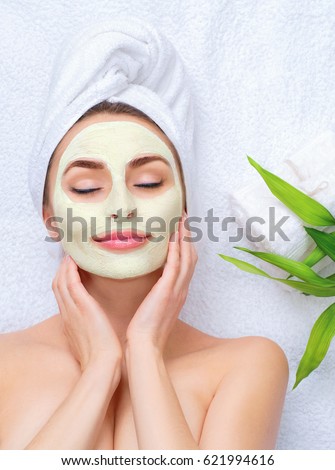 Natural cleansing face mask