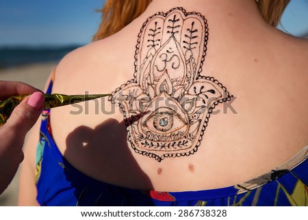 henna tattoo mehendy painted on back stock photo 498405148 henna tattoo mehendy painted on back stock photo 498405148
