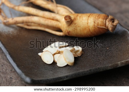 slice Korean ginseng.