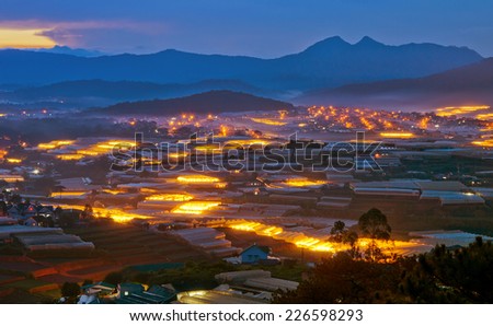 The light from the greenhouse to grow flowers in Da Lat