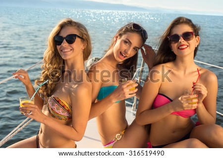 Glamour girls beach, snuff sex free streaming