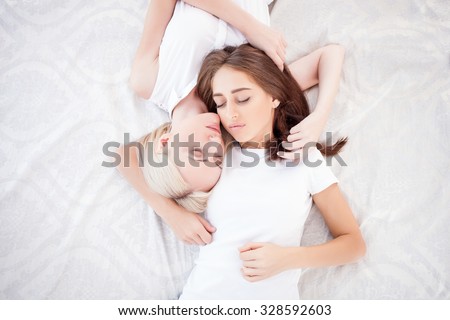 HOUSE SEX KILLS Hot Chicks Flashing Boobs