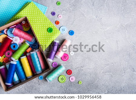 Set of accessories for tailoring on a table