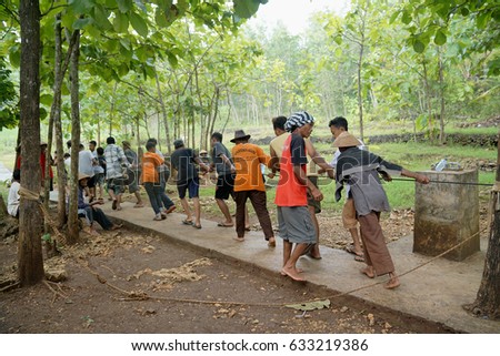 Jomblang Cave Yogyakarta Indonesia Jomblang Cave Yogyakarta Indonesia