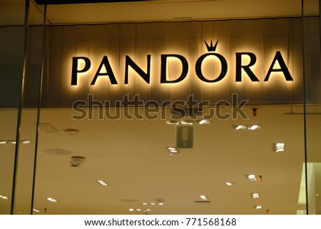 Pandora Store In Rome | IUCN Water