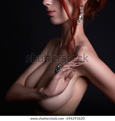 Foot nude woman with jewelry scenes oral