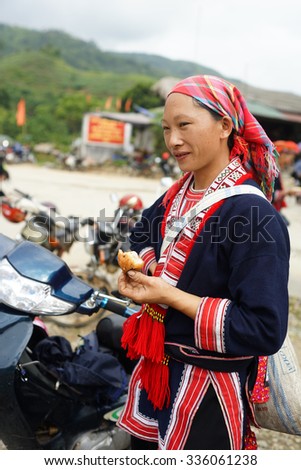 HA GIANG, VIETNAM - SEPTEMBER 20, 2015: Unidentified people of diferent ethnic groups in Lung Phin market. Lung Phin market is one of the most typical hill tribe markets in Vietnam.