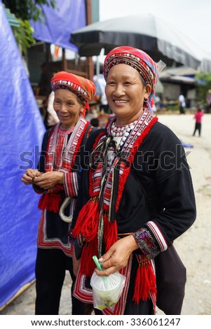 HA GIANG, VIETNAM - SEPTEMBER 20, 2015: Unidentified people of diferent ethnic groups in Lung Phin market. Lung Phin market is one of the most typical hill tribe markets in Vietnam.