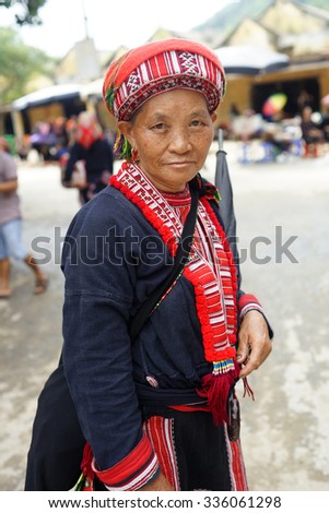HA GIANG, VIETNAM - SEPTEMBER 20, 2015: Unidentified people of diferent ethnic groups in Lung Phin market. Lung Phin market is one of the most typical hill tribe markets in Vietnam.