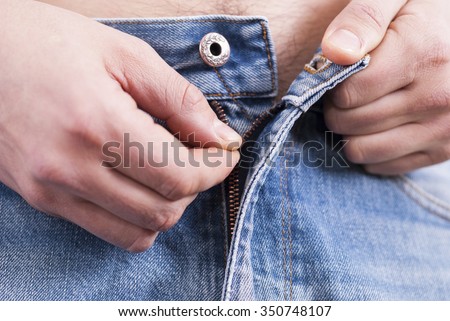 unzip of a naked woman dating aunt