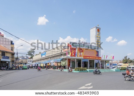 DA LAT, VIETNAM - MAY 15, 2016: Hoa Binh area and center traffic Landmark and street food at Da Lat city, Da Lat is one of the beautiful city in Viet Nam
