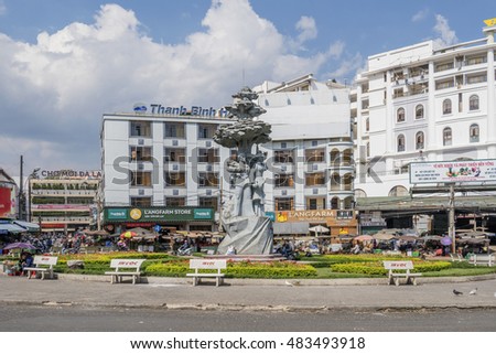 DA LAT, VIETNAM - MAY 15, 2016: Hoa Binh area and center traffic Landmark and street food at Da Lat city, Da Lat is one of the beautiful city in Viet Nam
