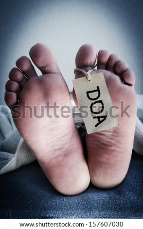 Sinopsis, Storyline y Tagline. Stock-photo-dead-on-arrival-concept-photo-157607030