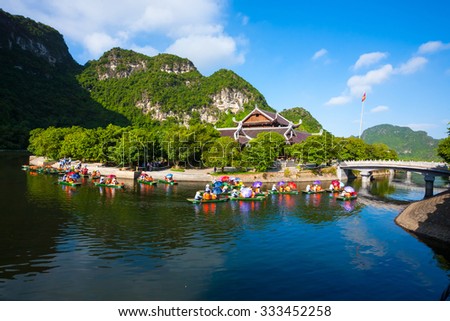 Ninh Binh, Vietnam Otc 29,2015: Trang An is UNESCO World Heritage Site, renowned for its boat cave tours.The Trang An Scenic Landscape Complex includes Hoa Lu, TamCoc- Bichdong, and Bai Dinh Temple