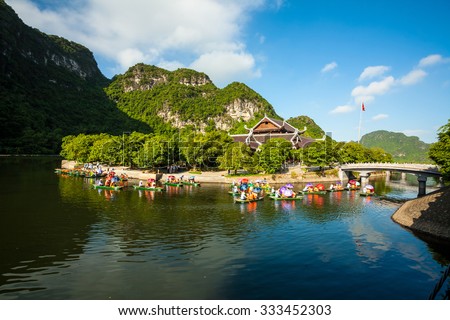 Ninh Binh, Vietnam Otc 29,2015: Trang An is UNESCO World Heritage Site, renowned for its boat cave tours.The Trang An Scenic Landscape Complex includes Hoa Lu, TamCoc- Bichdong, and Bai Dinh Temple