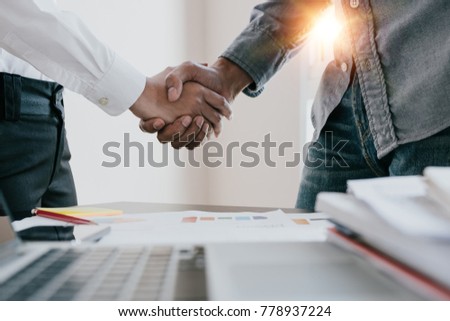 dating etiquette holding hands In an ideal world, this article wouldn't exist (neither would the rest of the our dating channel), somehow, by your effortless human nature, you'd be holding hands with her without thinking about it but we don't have time to be effortless, and we have to grab an excuse to hold her hands don't force yourself. dating etiquette holding hands In an ideal world, this article wouldn't exist (neither would the rest of the our dating channel), somehow, by your effortless human nature, you'd be holding hands with her without thinking about it but we don't have time to be effortless, and we have to grab an excuse to hold her hands don't force yourself.