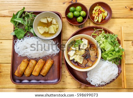 Bun cha is a Northern Vietnamese noodle with grilled pork served with fresh herbal. Us President, Obama used to try this food in Ha Noi when visiting Vietnamese Capital in 2016.