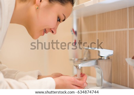 rachel green sexy nude brunette facial toilet