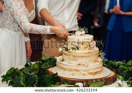Beautiful Delicious White Wedding Cake Ceremony At The Table Beautiful Delicious White Wedding Cake Ceremony At The Table
