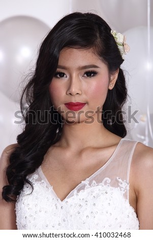 https://thumb1.shutterstock.com/display_pic_with_logo/3949610/410032468/stock-photo-asian-thai-female-woman-model-people-in-wedding-dress-with-white-balloon-fashion-make-up-studio-410032468.jpg