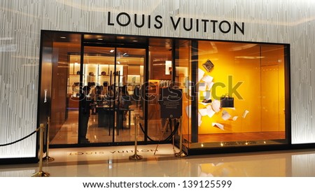 BANGKOK JAN 24 Exterior Louis Vuitton Stock Photo (Royalty Free) 139125599 - Shutterstock
